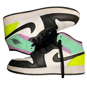 Nike Air Jordan 1 • Mid • Pastel